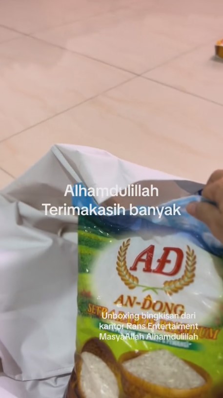 8 Potret isi hampers dari Raffi-Nagita buat karyawan ini bisa menuhin kebutuhan pokok selama sebulan