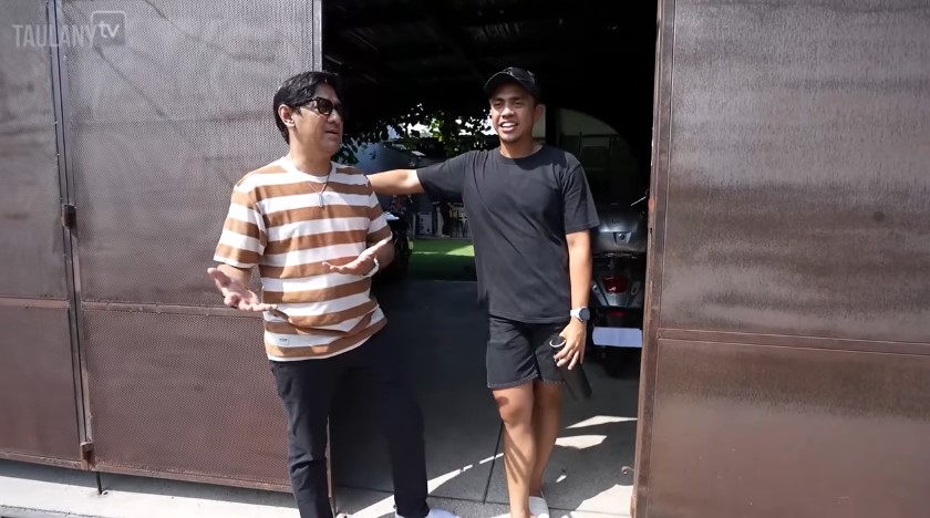 Rumahnya didesain jadi dua bangunan, ini 9 potret ruang utama Ayudia dan Ditto dilengkapi mini cafe