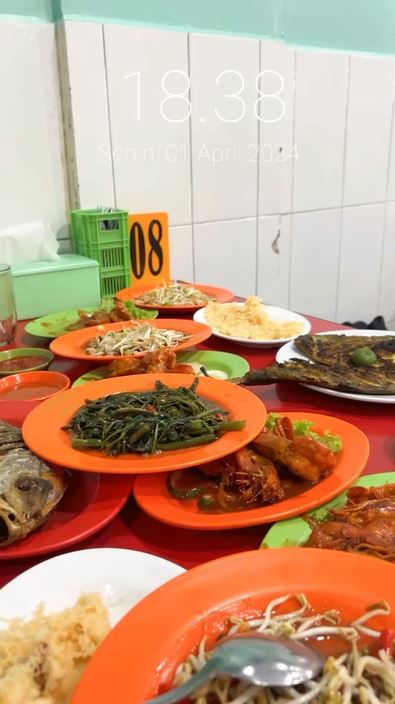 Curhat wanita pesan banyak makanan tapi tak ada teman datang bukber, malu dilihatin banyak pengunjung