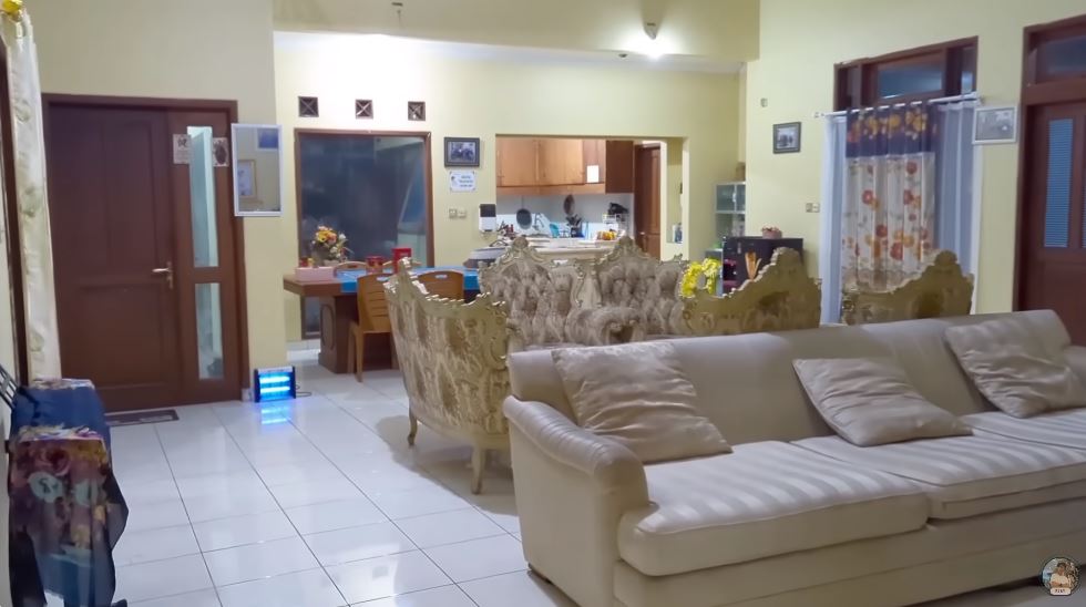 Dulu angker tanpa listrik, 11 potret rumah Tiko anak Bu Eny usai renovasi kini estetik full perabot