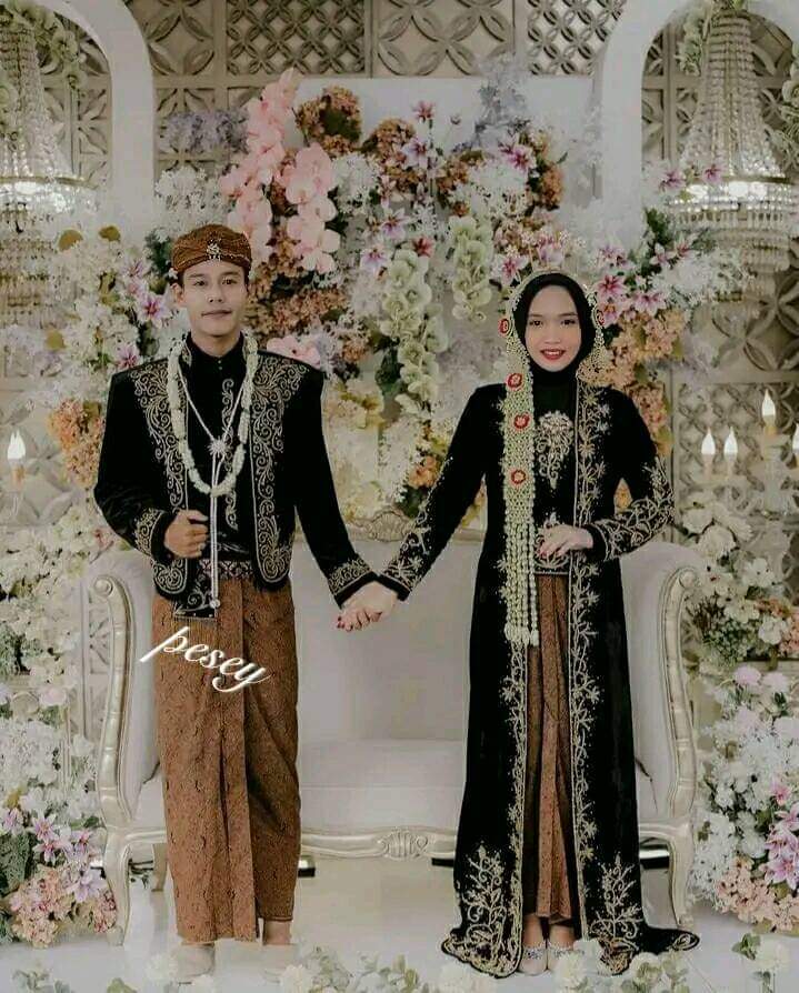 Pasangan nikah di KUA tak ada foto pengantin ini minta netizen editin, 9 potret hasilnya bikin takjub
