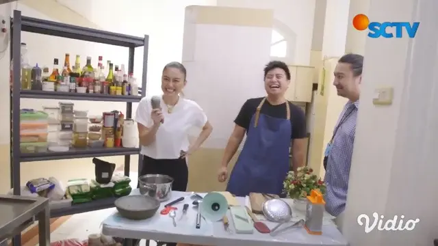 8 Potret dapur Agnez Mo di Indonesia desainnya mirip kitchen ala chef, kompornya punya banyak tungku