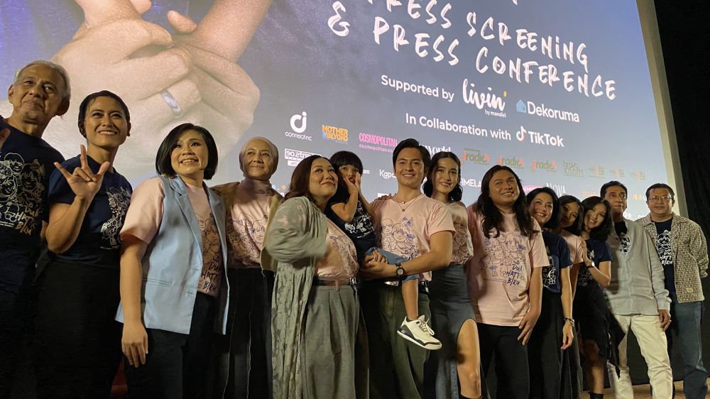 Sapa fans lewat film sekuel, Dua Hati Biru ungkap kehidupan rumah tangga Bima & Dara usai nikah muda