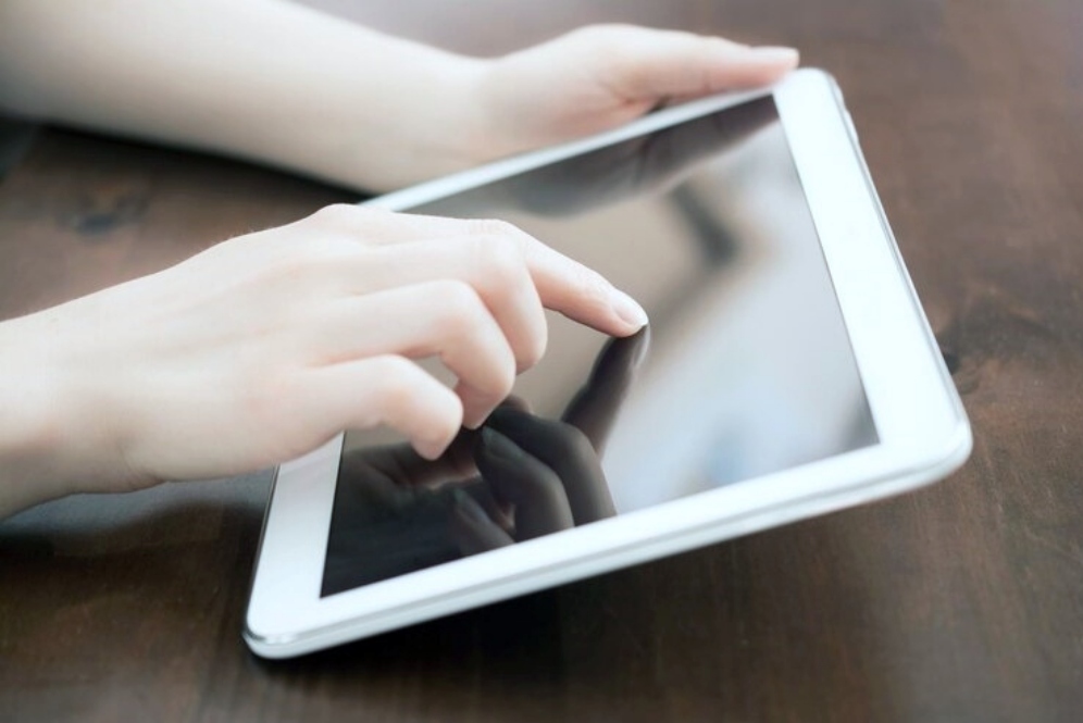 6 Tips membersihkan iPad atau tablet secara menyeluruh agar seperti baru dan performanya kencang