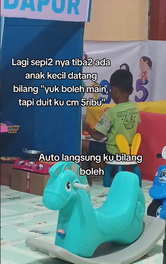 Momen bocah ragu ingin main di playground sampai menunggu lama ini bikin warganet terharu