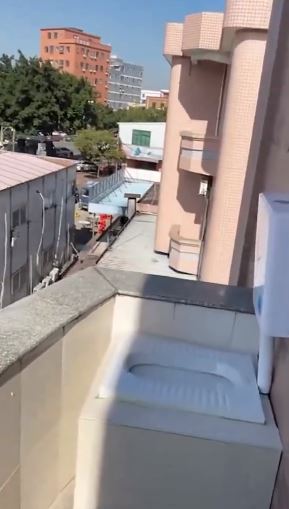 15 Potret kocak WC view pemandangan ini definisi tempat merenung sesungguhnya, kelar BAB auto bijak