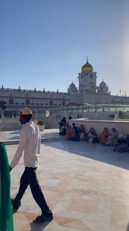 Mudik ke India, 10 momen Bunga Zainal dan keluarga jalani ibadah Agama sikh di Golden Temple Amritsar