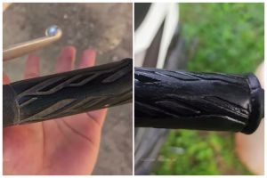 Bukan sitrun, cara pria bersihkan kerak di karet gas motor ini ampuh pakai tambahan 1 bumbu dapur