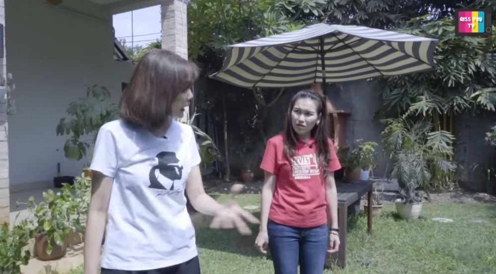 Kini tinggal di kontrakan mewah, intip 9 potret taman Rina Nose yang nyambung dengan kolam renang