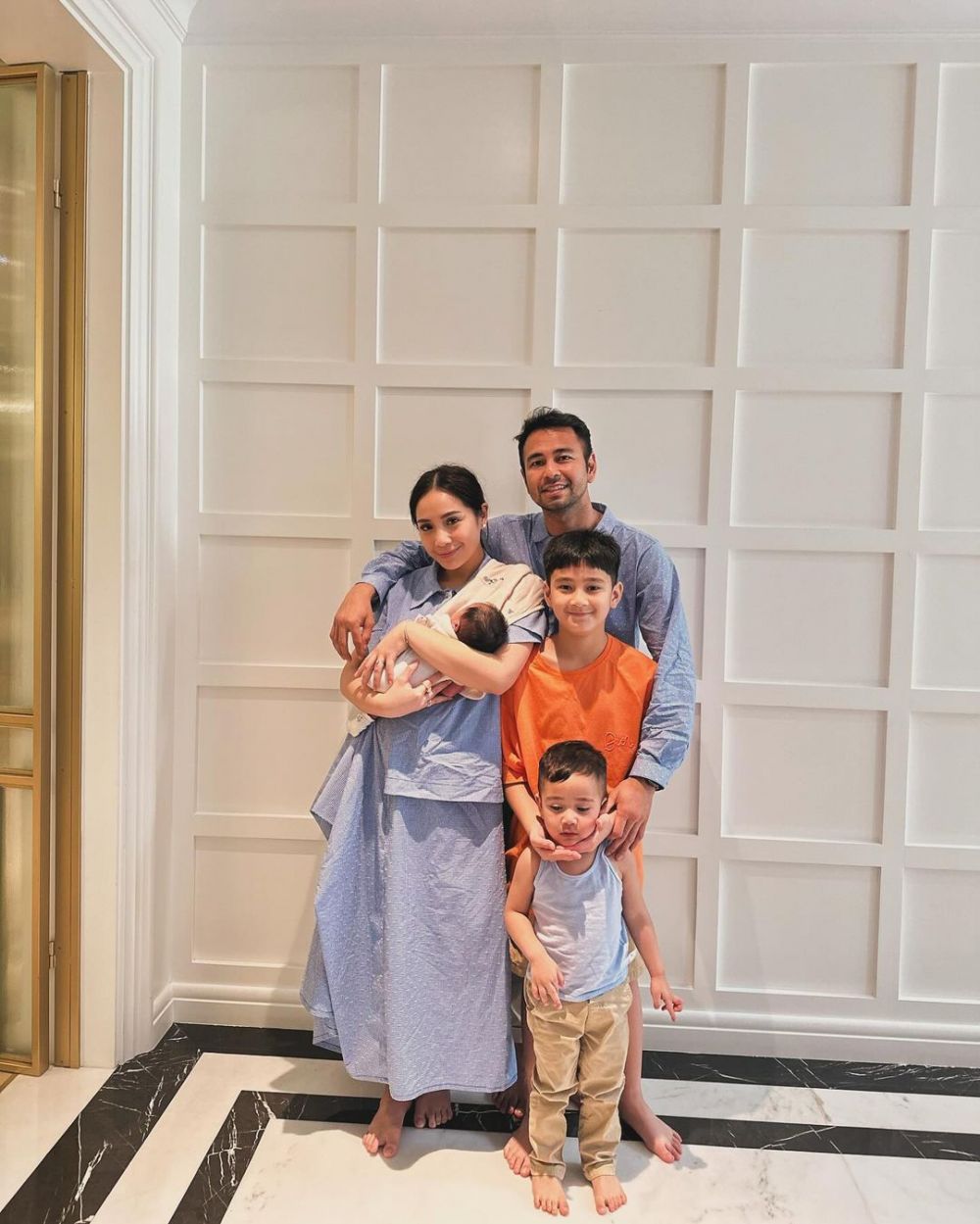 Raffi Ahmad dan Nagita Slavina disebut adopsi bayi Lily, intip 9 momen kebersamaannya yang mengharukan