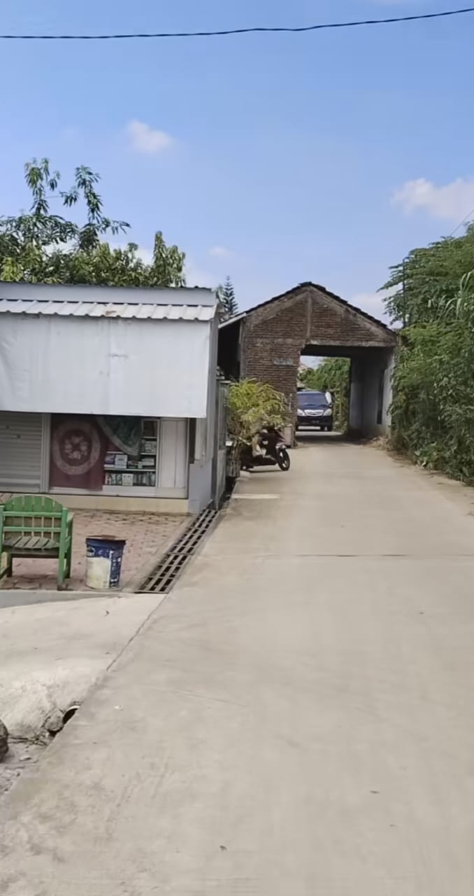 7 Potret jalan umum tembus rumah di Demak, konsepnya bingungin tapi bikin netizen angkat topi
