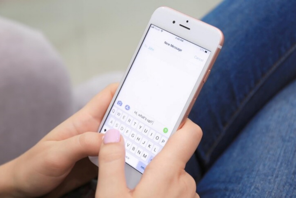 Cara mengatur fitur koreksi otomatis di iPhone, biar nggak sering typo
