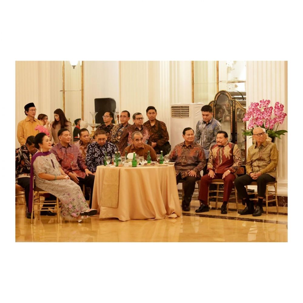 Kasih potongan tumpeng pertama ke Prabowo, begini 9 potret kemeriahan ultah Titiek Soeharto