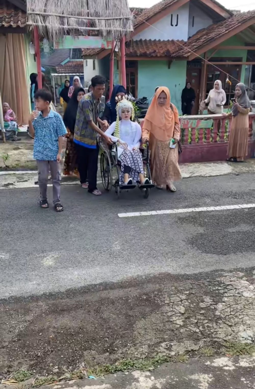 Tetap ingin jalani pernikahan meski tengah dirawat di rumah sakit, perjuangan wanita ini bikin haru