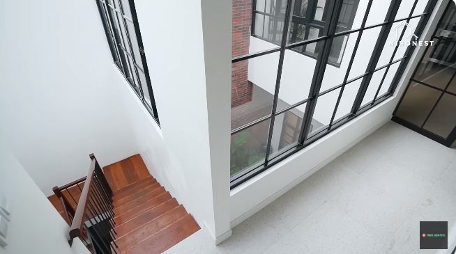 Renovasi hunian ala townhouse New York, 9 potret ruang kerja Rianti Cartwright ada pintu kamuflase