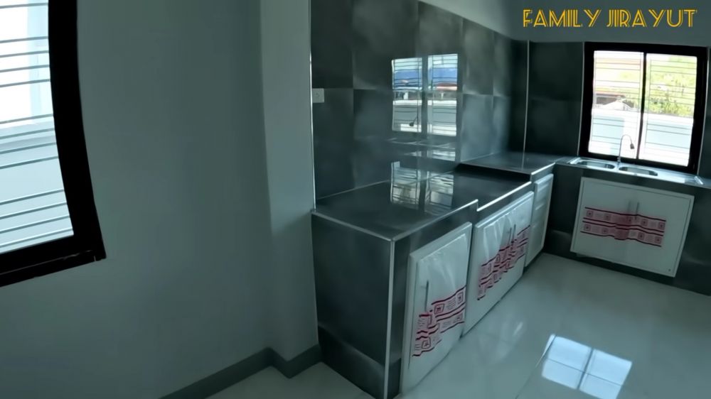 Berhasil bangun rumah di Thailand, 11 potret dapur sederhana Jirayut fasilitas penghisap asapnya unik