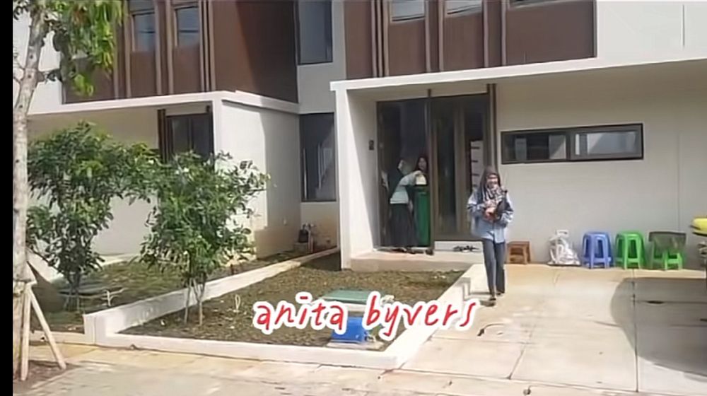 Dulu tempati rumah panggung, 11 potret hunian baru 2 lantai milik Eby Rizta DA di perumahan elit