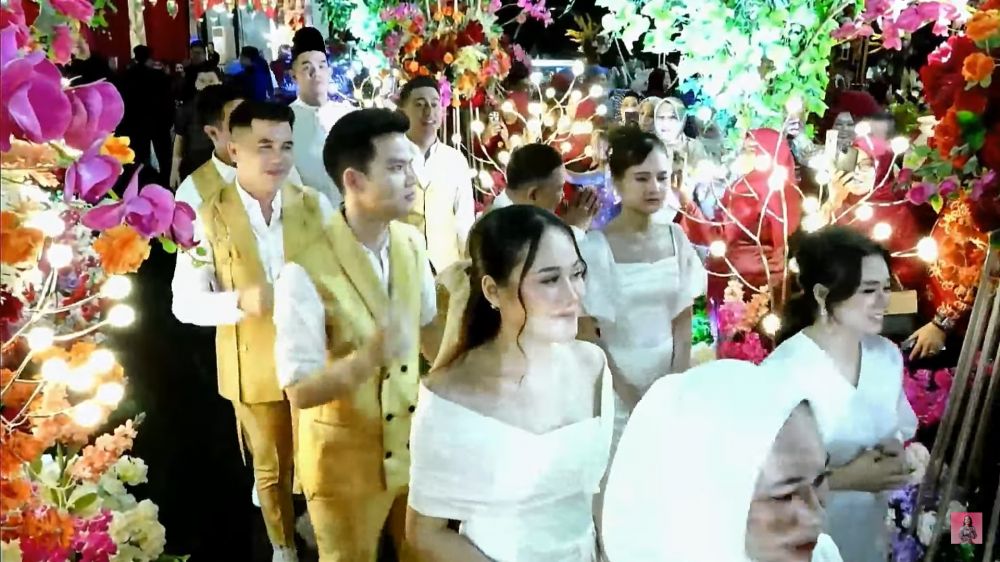 Potret 10 seleb di akad nikah Putri Isnari dan Abdul Aziz, Aulia DA tampil menawan pakai gaun putih