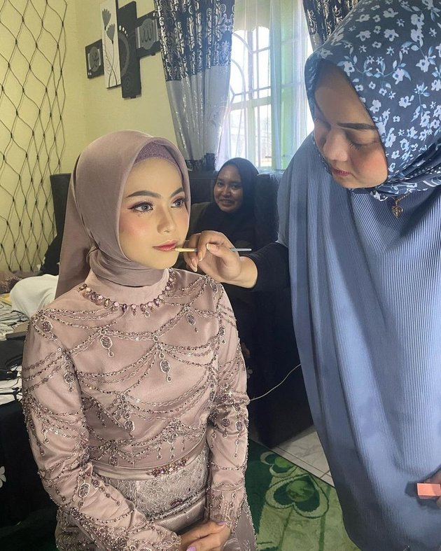 Dipinang pakai uang panai Rp 2 M, 11 potret Putri DA dari lamaran sampai menikah, cantiknya manglingi