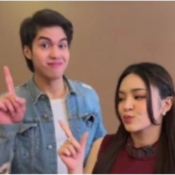 10 Momen mesra El Rumi & Eca Aura, dari nonton konser bareng hingga sudah dikenalkan penggawa Dewa 19