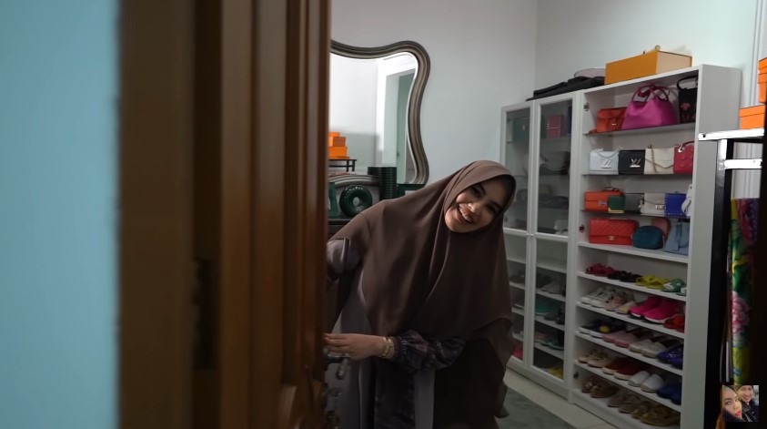 Usai nikah sering dikado suami tas mewah, 11 walk in closet Kartika Putri ini layaknya butik elit