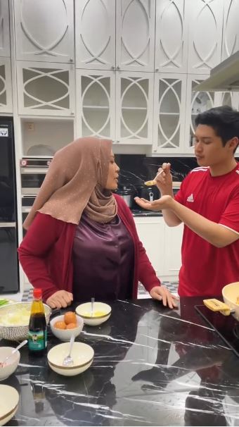 Hobi masak punya kitchen set mewah lengkap, 9 potret dapur Rizki Natakusumah calon suami Beby Tsabina