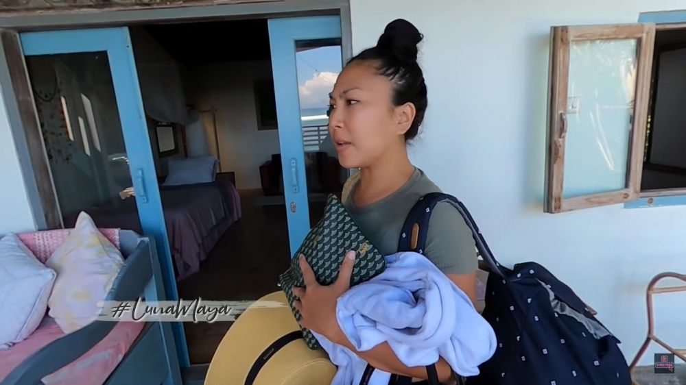 Kini huniannya mewah, 9 potret rumah masa kecil Luna Maya ini berdinding batako tapi nyaman bak vila