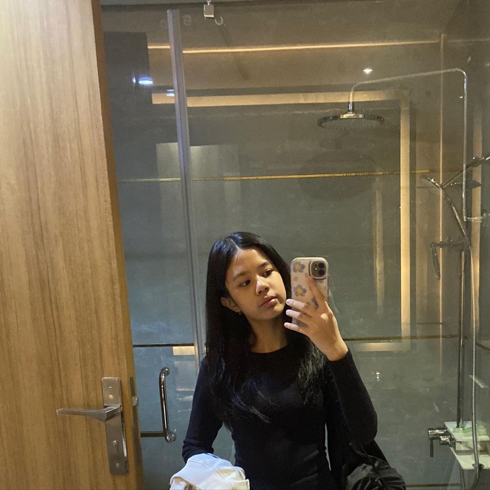 11 Gaya modis Safeea anak Ahmad Dhani yang kini beranjak remaja, busananya saat kondangan tuai sorotan