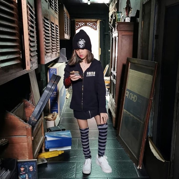 11 Gaya modis Safeea anak Ahmad Dhani yang kini beranjak remaja, busananya saat kondangan tuai sorotan