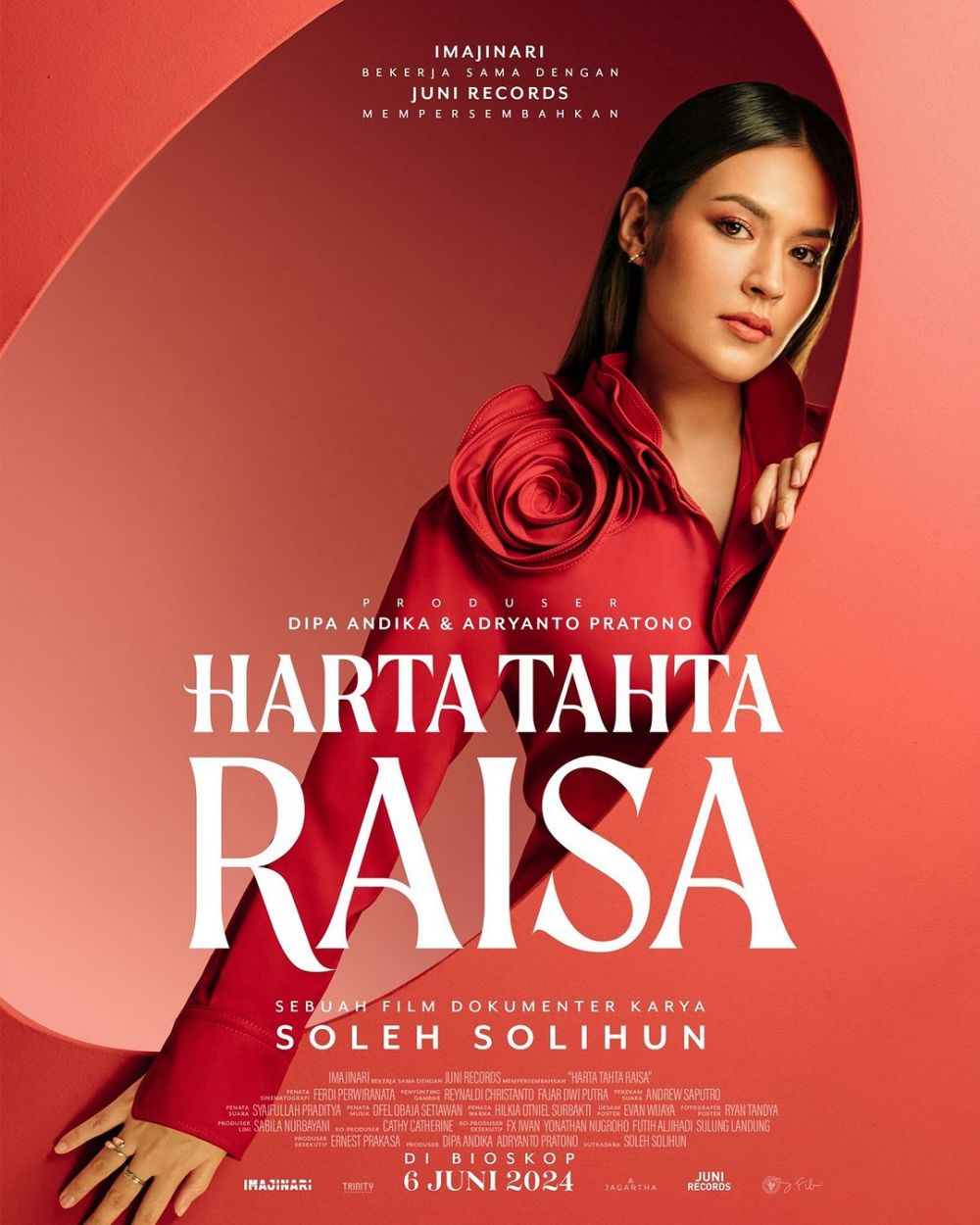 Mengisahkan perjalanan karir sang diva muda,  “Harta Tahta Raisa” merilis official poster & trailer