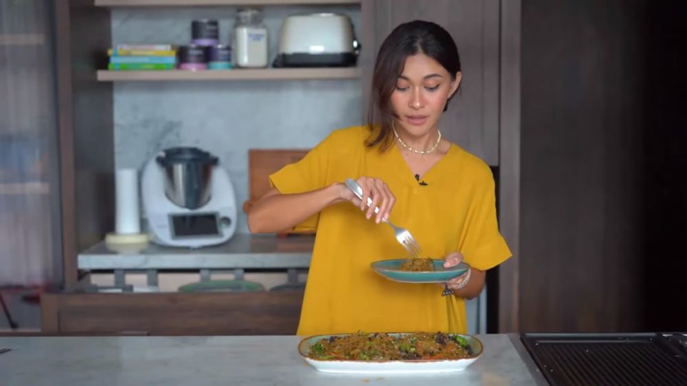 Kompornya mewah serasa jadi chef restoran bintang 5, ini 9 potret dapur Nana Mirdad usai direnovasi