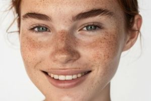 Nggak perlu produk scrub, ini trik cerahkan wajah kusam dan penuh flek hitam pakai 2 jenis minuman