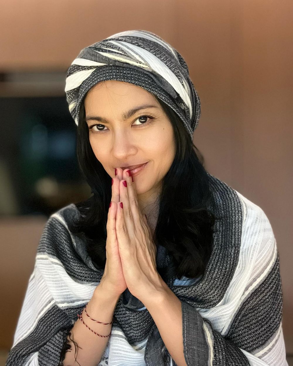 Menikah belum jadi prioritas, 7 seleb cantik ini tetap bahagia meski masih melajang di usia 40-an