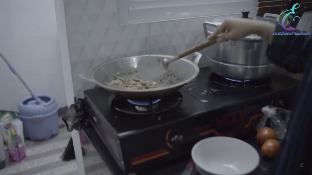 Punya rumah usai merantau jadi pedangdut, 7 potret dapur Selfi Yamma ini simpel tanpa perabotan mewah