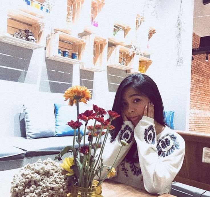 Anak pengusaha tajir kini jadi TikToker dan host TV, 11 potret transformasi Eca Aura bikin pangling