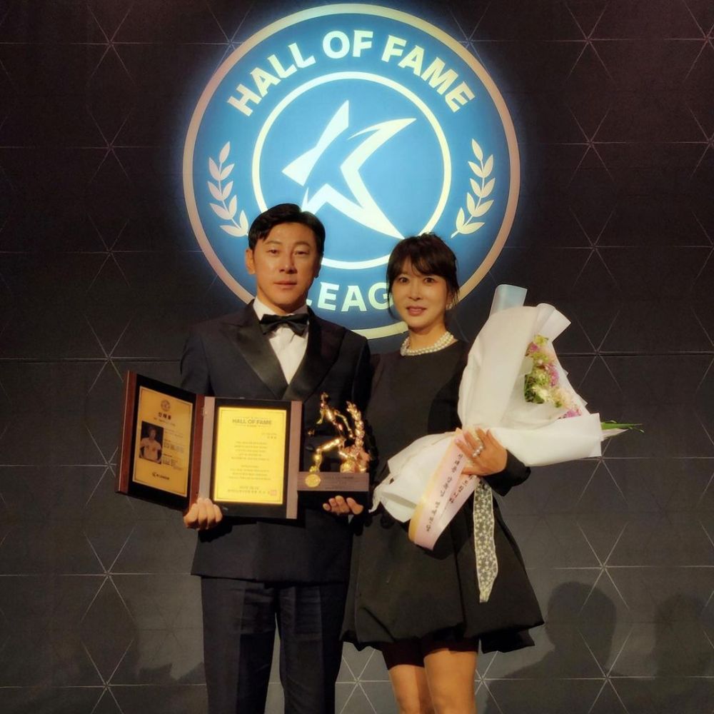 27 tahun menikah, 9 potret mesra pelatih Timnas Shin Tae-yong dan istri yang parasnya bak artis Korea