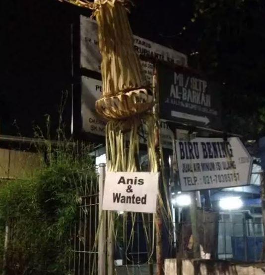 11 Potret kocak papan petunjuk lokasi pernikahan ini nyeleneh pol, bikin tamu auto mikir keras