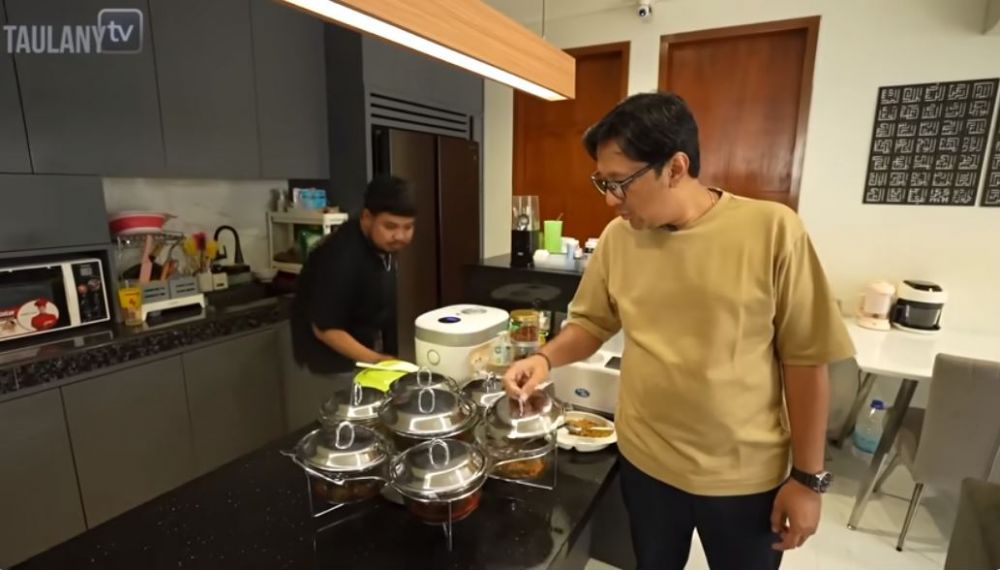 Didesain minimalis modern, intip 9 potret dapur Rigen dengan peralatan dapurnya yang lengkap