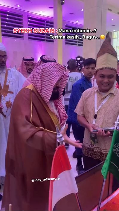 Momen Syekh Sudais imam Masjidil Haram di stand kuliner Indonesia, lontarkan pertanyaan tak terduga