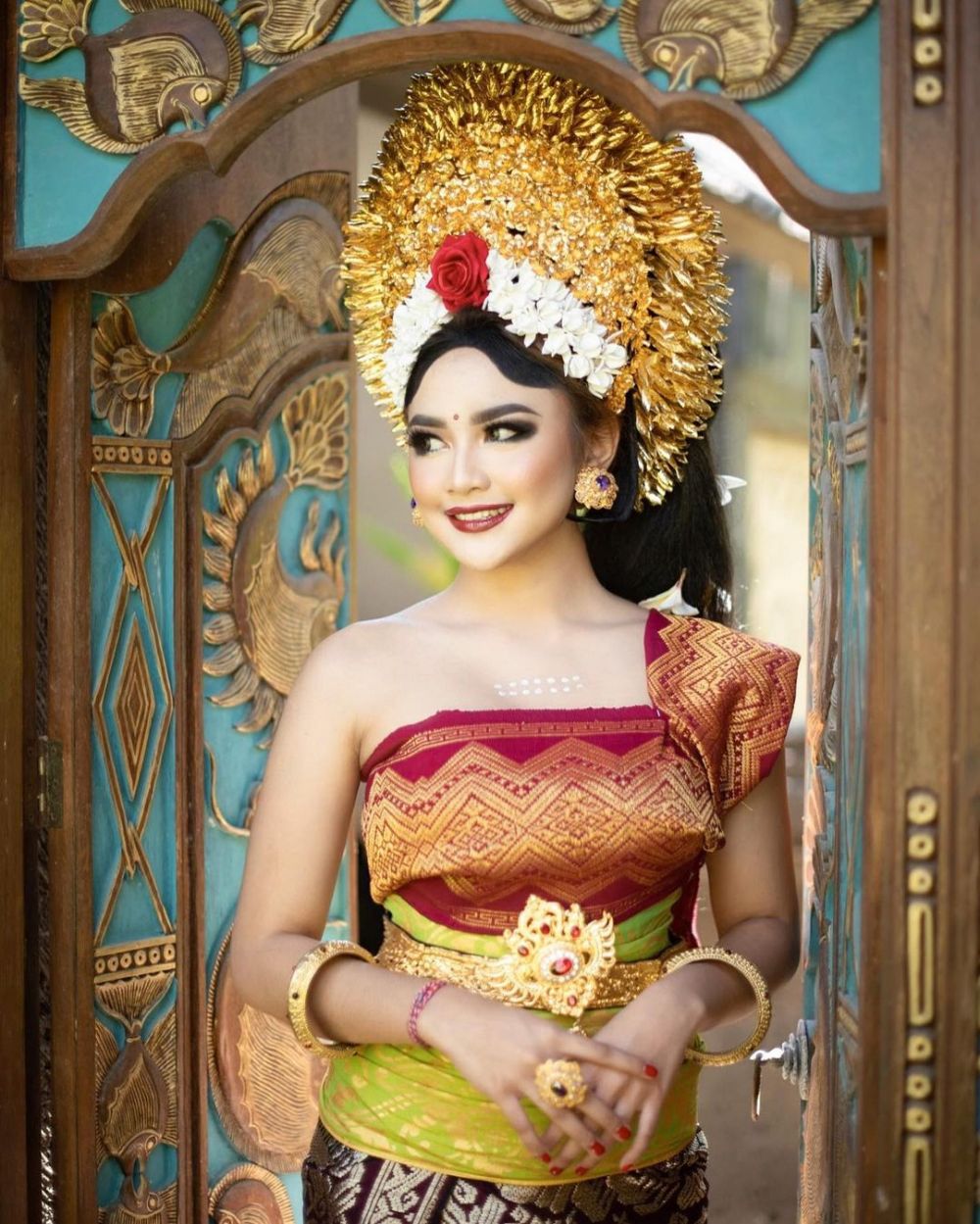 9 Pesona Mahalini Raharja pakai kebaya, tampil anggun saat jalani Mepamit prosesi adat jelang nikah