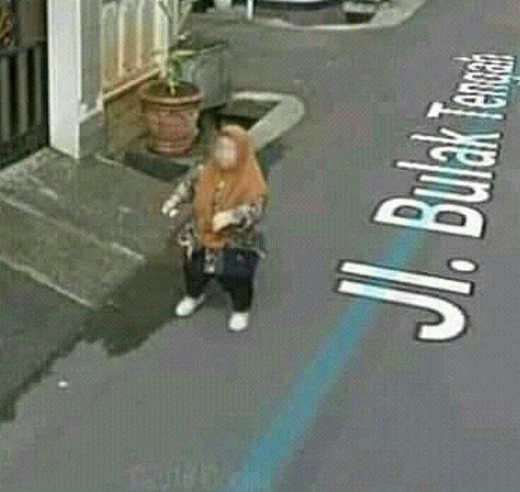11 Potret kocak orang di Google Street View ini random abis, bikin ngakak brutal