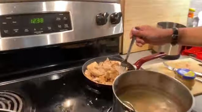 Dapurnya sepetak, 9 potret tempat memasak Belva Devara di Amerika peralatannya lengkap