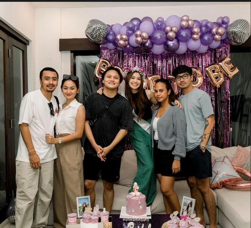 Kompak beri kejutan bridal shower jelang nikah, ini 11 potret kedekatan Rizky Febian dan kakak ipar