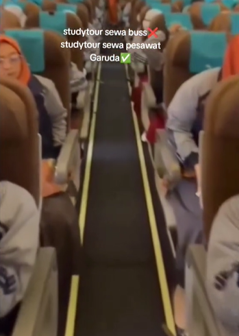Siswa kelas 5 SD study tour sewa pesawat Garuda Indonesia, iuran uang kasnya bikin penasaran