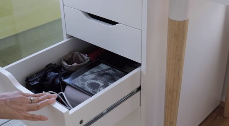 Super estetik, intip 11 ruang tidur Amanda Rawles di Australia minimalis dan banyak tanaman hijau