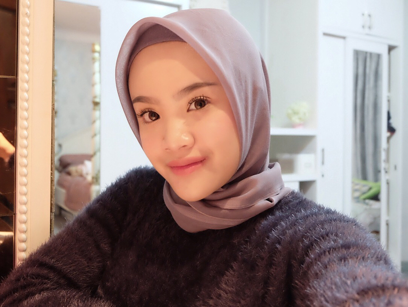 Ternyata punya karier mentereng, ini 11 potret Dea Sahirah calon istri Chand Kelvin