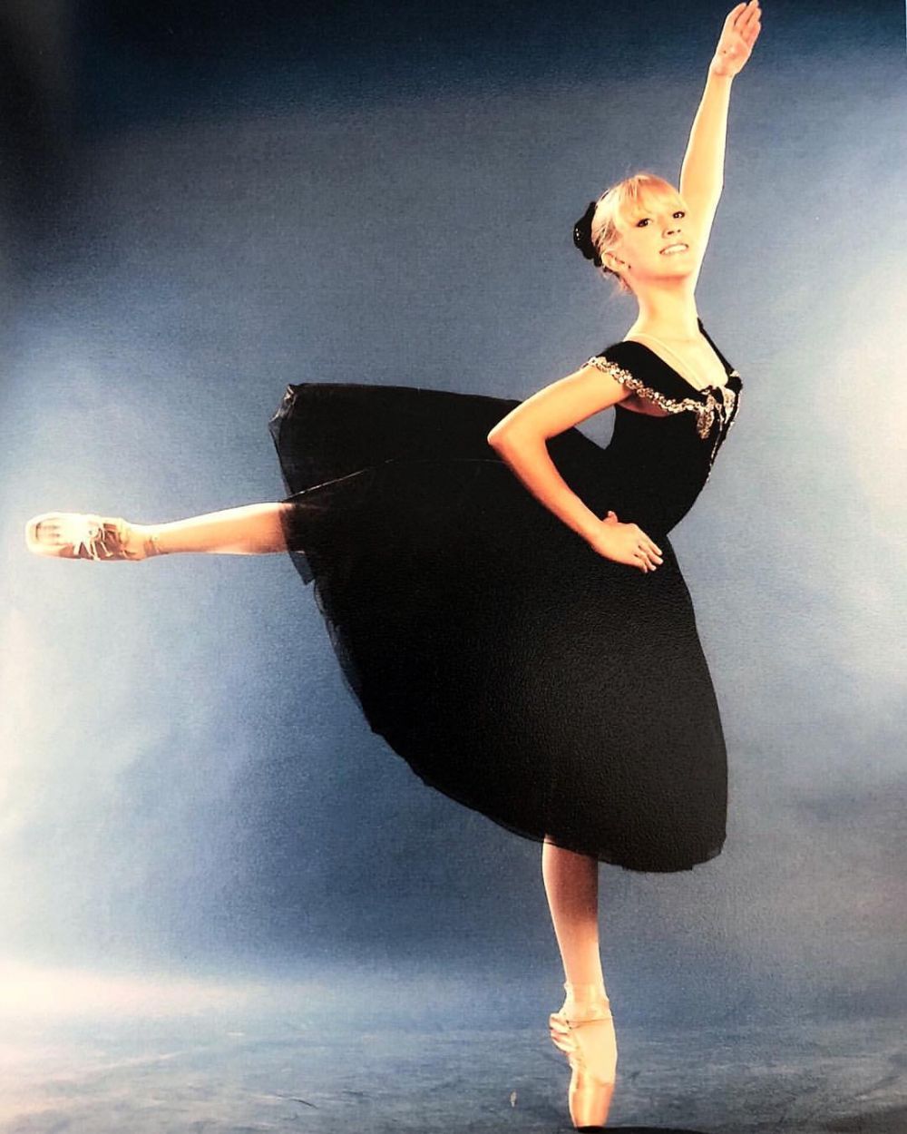 Luluhkan hati keluarga Cendana, 11 transformasi Varsha Strauss istri Panji Adhikumoro bak barbie