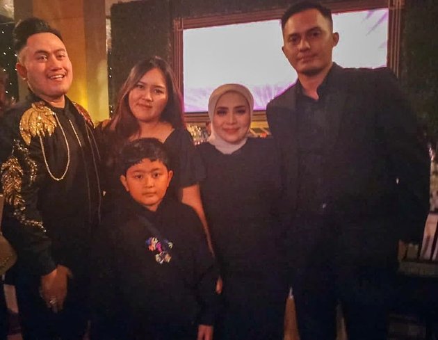 Kompak kasih kejutan ultah Fadel Islami, 9 potret kedekatan King Nassar dan Muzdalifah