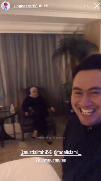 Kompak kasih kejutan ultah Fadel Islami, 9 potret kedekatan King Nassar dan Muzdalifah