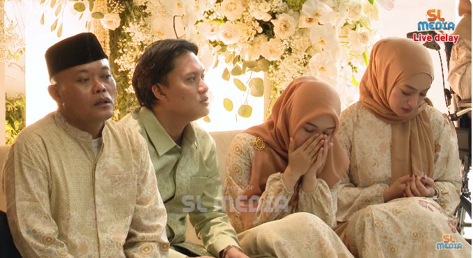 Dapat lampu hijau, intip 9 potret Santyka Fauziah kekasih Sule di pengajian jelang nikah Rizky Febian
